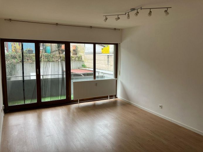 Wohnzimmer mit Balkon