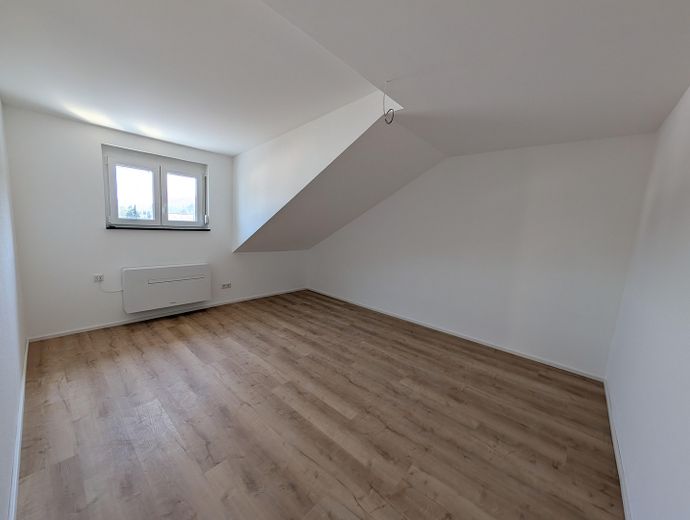 3-Zi.-DG-Wohnung mit Klima - Erstbezug nach Sanierung – Kinderzimmer