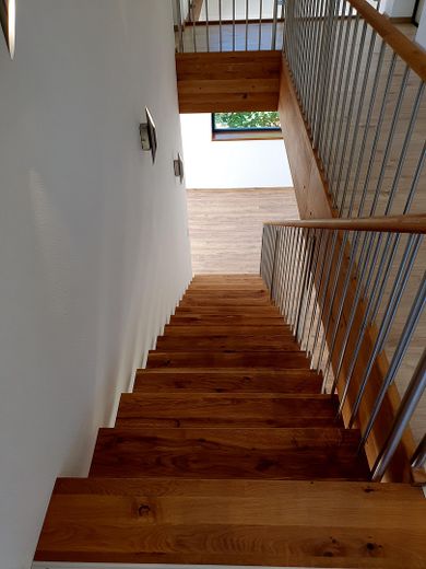 150  m², डीडोर्फ़ के बाहरी इलाके में उजला, शांत अपार्टमेंट – Treppe - OG/EG
