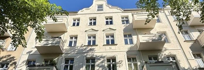 Rustig & lichtovergoten - 3-kamerwoning in een oud gebouw met balkon in Charlottenburg