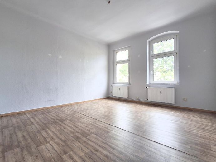 2-Zimmer-Wohnung mit 88 m² im 1. OG – unrenoviert – Foto 2