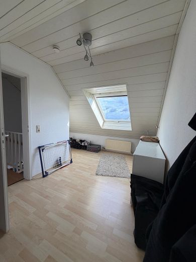 Zadbana 4,5-pokojowa maisonette z balkonem i kuchnią zabudowaną w Brühl, bez prowizji – Büro