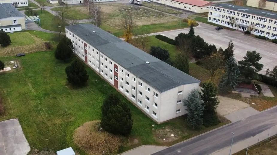1.9 ha Bauland + Gewerbeobjekte + für Solar , Lager ab 99.000 Euro – Unterkunftsgebäude