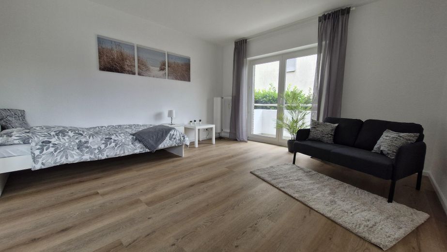 Möblierte Kapitalanlage-Wohnung mit Balkon & Stellplatz – frisch renoviert, ohne Provision – Schlafbereich