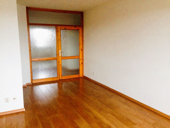 Schicke Wohnung mit Südbalkon Gartenstadt – Wohnzimmer