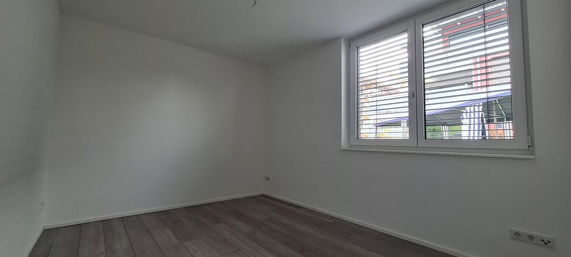 moderne 3,5 Zimmerwohnung 1.OG mit Lift, EBK und überdachtem Balkon – 2. Schlafzimmer