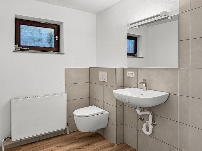 Heilbronn-Ost Bestlage: Architektenhaus mit Einliegerwohnung & Garten – Einliegerwohnung Bad
