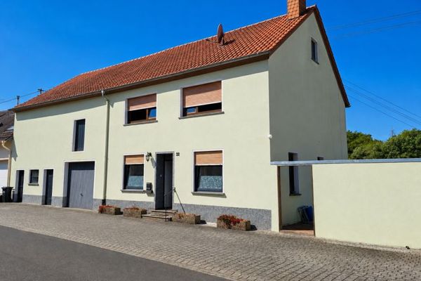 Nahe Bitburg: Charakterhaus mit Garage, Gewölbekellern, Sonnenterrasse & weiteres Nutzungspotenzial