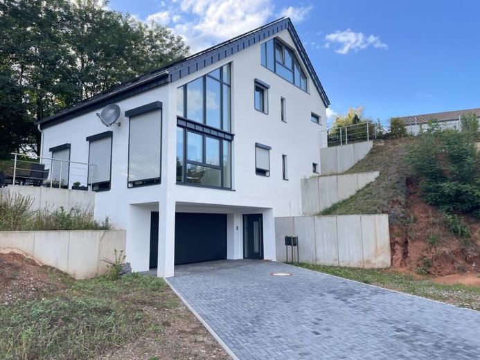 Prima occupazione: appartamento maisonette con giardino – Foto 1