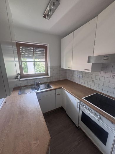 Charmante 2-Zimmer-Wohnung mit Balkon, Stellplatz und Einbauküche – Erstbezug nach Renovierung – Küche