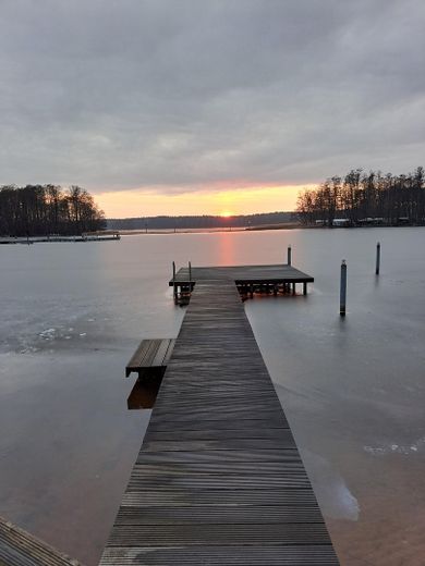 Groß Köris’te su kenarlı taşınmaz, İskele ve misafir evi bulunan seçkin göl mülkü- komisyonsuz – Sonnenuntergang im Winter