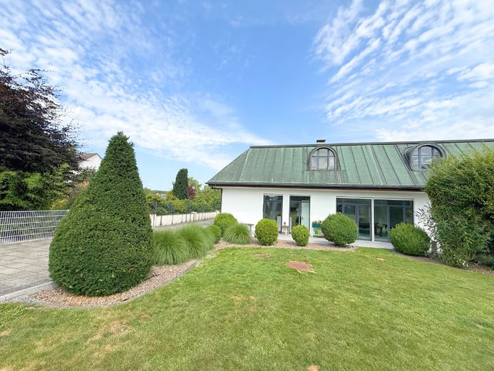 Villa esclusiva progettata da un architetto con vista libera sui prati dell’Ilmenau – Vorderansicht