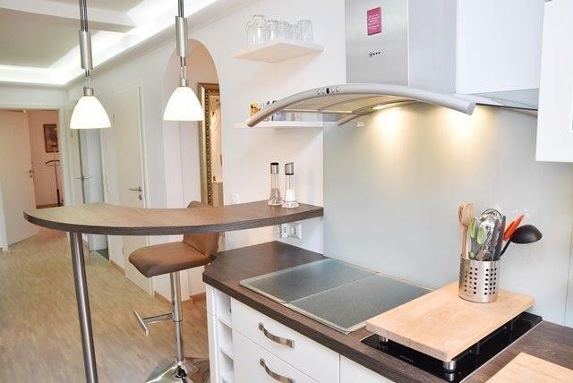 Commission-free 4-room apt., heating NEW, roof 2018 NEW! Parquet, high-quality fittings! – Küche