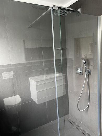 Möblierte Einliegerwohnung mit Gartennutzung und separatem Eingang sehr gute Ausstattung – Badezimmer