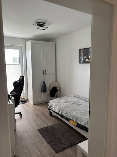 moderne 3 Zimmer-Wohnung mit Balkon in Kaufungen – Kinderzimmer