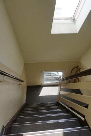 Świeżo wyremontowane, jasne mieszkanie na poddaszu – tylko 5 minut do portu w Zwenkau – Foto 15