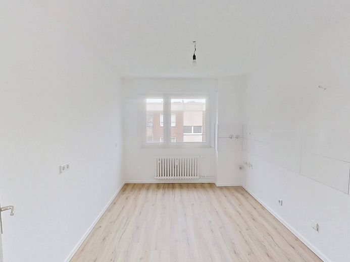 Moderne 3-Zi.-Whg. mit BALKON in Duisburg-Marxloh – Ansicht I: Küche