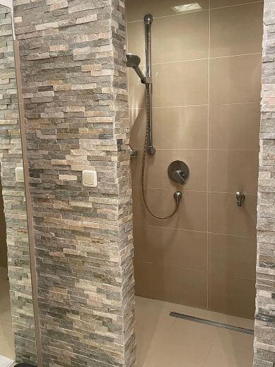 विशेष आकर्षण वाला एक शांत आश्रयस्थल – शांत स्थान पर विशाल संपत्ति – begehbare Dusche UG