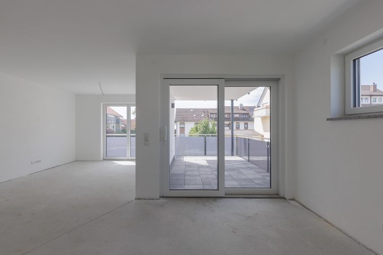 Küche mit Zugang zum Balkon