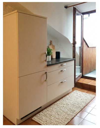 Schöne  2-Zi-DG-Wohnung mit Einbauküche und kleiner Dachterasse in Bogen Zentrum (1012) – Einbauküche 