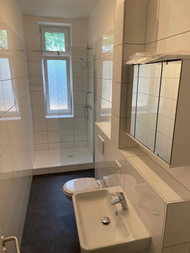 Kreuzviertel!!! Piękne mieszkanie w starej kamienicy z 3,5 pokojami i BALKONEM OD POŁUDNIOWEGO ZACHODU – Tageslichtduschbad