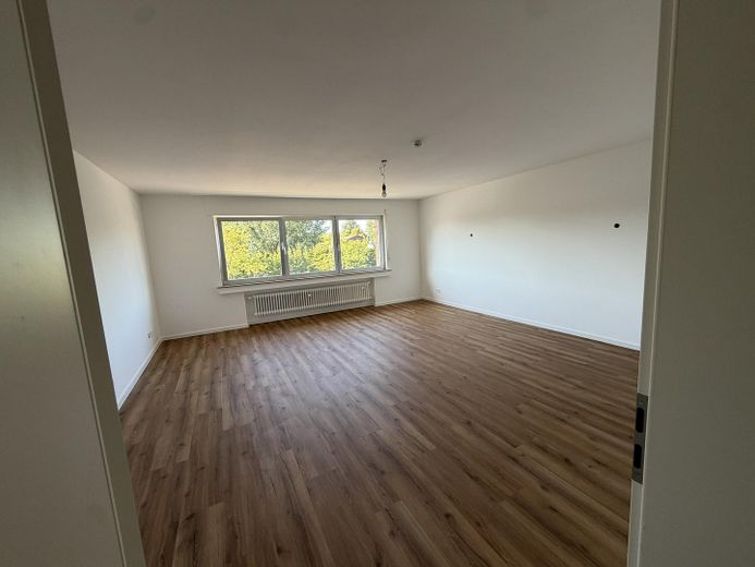 Köln Weiden’de kullanışlı yerleşim planına sahip modern 3 odalı daire – Fotoğraf 3