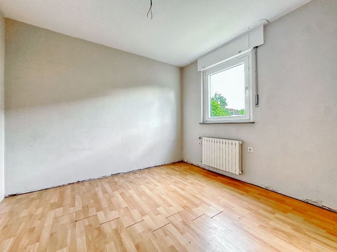 WOHNEN, VERMIETEN, GESTALTEN - Sofort verfügbares 3-Familienhaus in ruhiger Lage von Steinhaldenfeld – Kinderzimmer EG