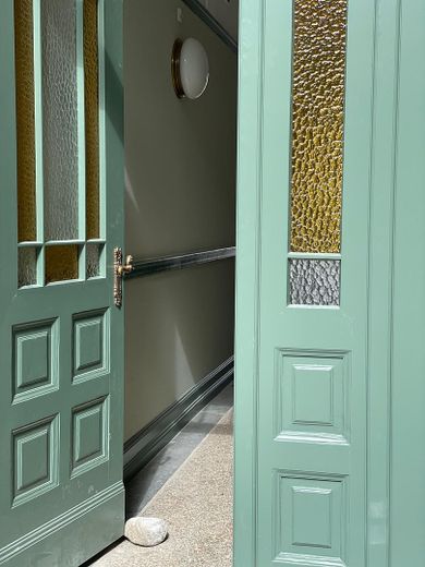 Kernsanierter Altbau mit Aufzug im 3. OG: 2 Zimmer, Designküche & Einbauschränke & Vorhänge nach Maß – Foto 21