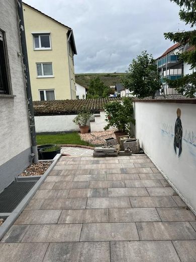 Charmantes Reihenendhaus in Kirchheim am Neckar – Zugang zum Garten (Natursteine