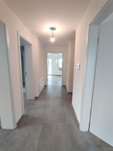 3-Zimmer-Erdgeschosswohnung mit eigenem Garten – Modernes Wohnen mit viel Freiraum in Steinheim – Flur