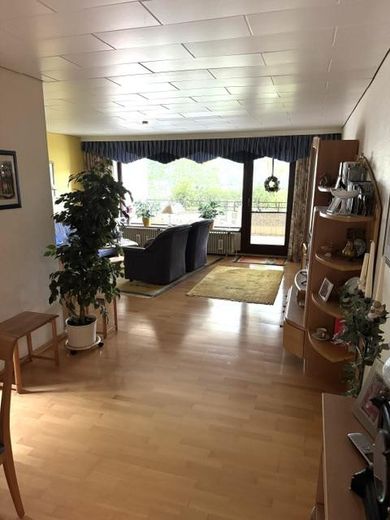 Przestronne mieszkanie z dużą loggią XL i sutereną w Garbsen – Wohnzimmer