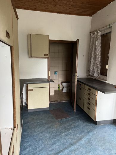 Casa unifamiliare / ex azienda agricola con grande terreno in posizione tranquilla – Einliegerwohnung