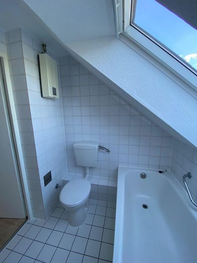 Renoviertes Dachgeschoss Apartment in Düsseldorf-Hassels – Foto 7