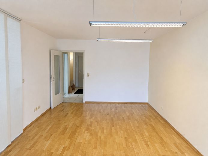 Inmueble comercial cercano al ayuntamiento en el centro de Velbert – Raum 1