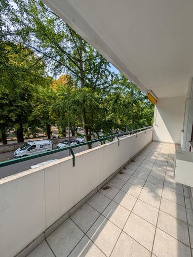 Familien- und Tierfreundliche Stadtwohnung 4 Zimmer Wohnung – Balkon