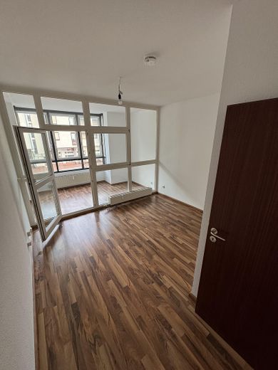 Tadilat sonrası ilk kullanım: 3,5 oda, büyük teras, yeni mutfak & kapalı otopark yeri – Kinder/Arbeits-Zimmer