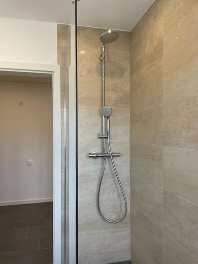 WG-Zimmer in attraktiver Stadtlage - Lenaustraße 8, München / 5.OG / Zi.3 – Badezimmer