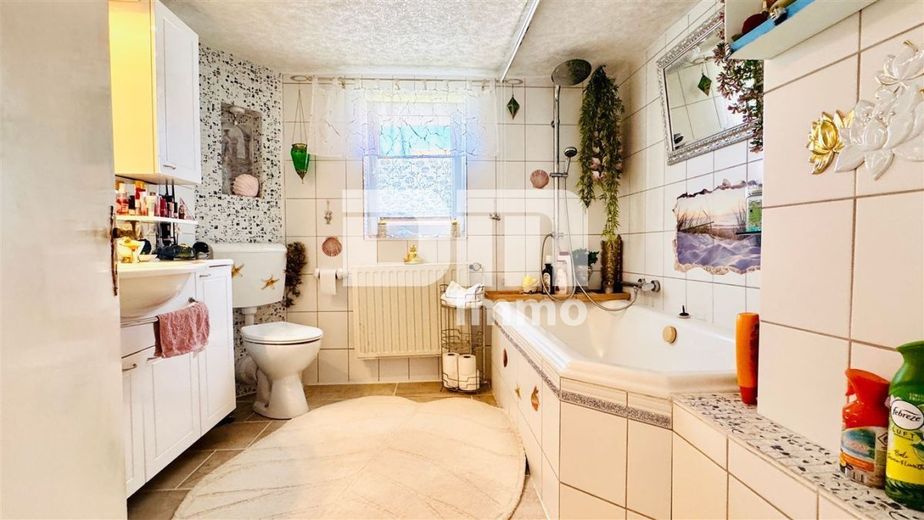 OG Badezimmer / Wanne