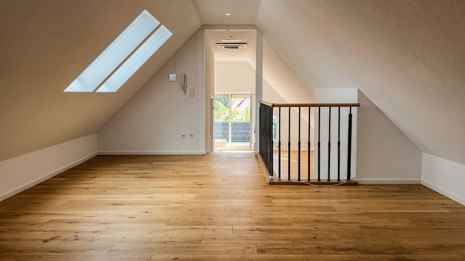 Moderne 4-Zimmer-Maisonette mit offenem Wohnkonzept, Balkon & TG-Stellplatz in Top-Lage – Wohn-/Essbereich