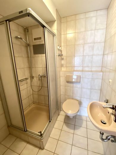 Dusche, WC unten