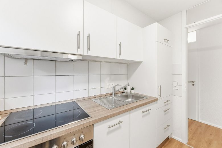 2-Zimmerwohnung in Reutlingen-Hohbuch (nahe FH) - frisch renoviert, modern, hell, Balkon/Garten – Einbauküche