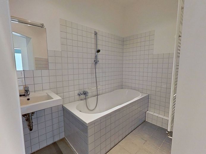 Più budget per candele e zuppa di zucca - Trasferirsi e risparmiare un canone d'affitto netto: ampio appartamento di 4 locali con 115 m² – Badezimmer