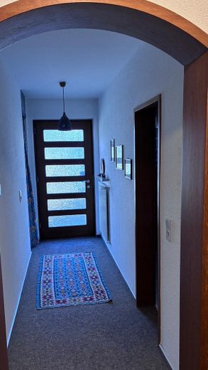 Villa d'architetto in stile Bauhaus con vista sulla valle del Main – Eingang Einliegerwohnung Hof