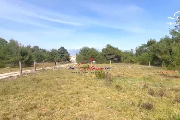 Вир — земельный участок 600 м² рядом с галечным пляжем