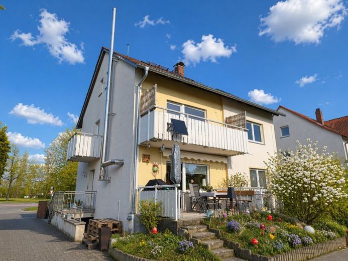Zelf bewonen en rendement veiligstellen: meergezinswoning met lopende inkomsten en vrije wooneenheid – Foto 1