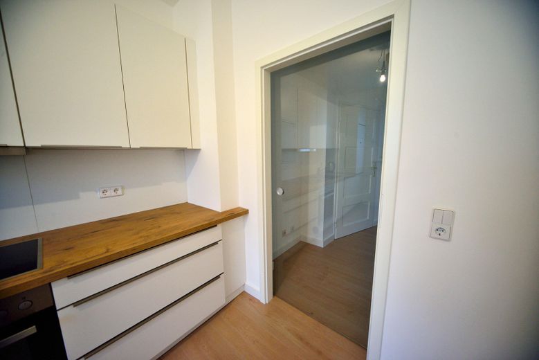 Helle Wohnung in Alt-Hohenschönhausen, 2 Zimmer, Einbauküche, Loggia – Küche