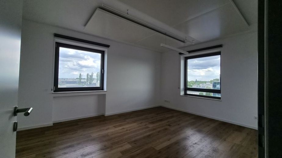 Erstklassige Bürofläche mit hervorragender Autobahnanbindung – Büro 2 leer