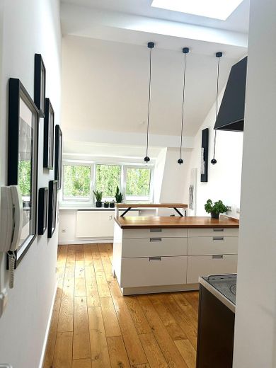 Da privato: atmosfera vacanziera tra le proprie quattro mura – luminoso appartamento mansardato dal carattere loft – Küchentresen