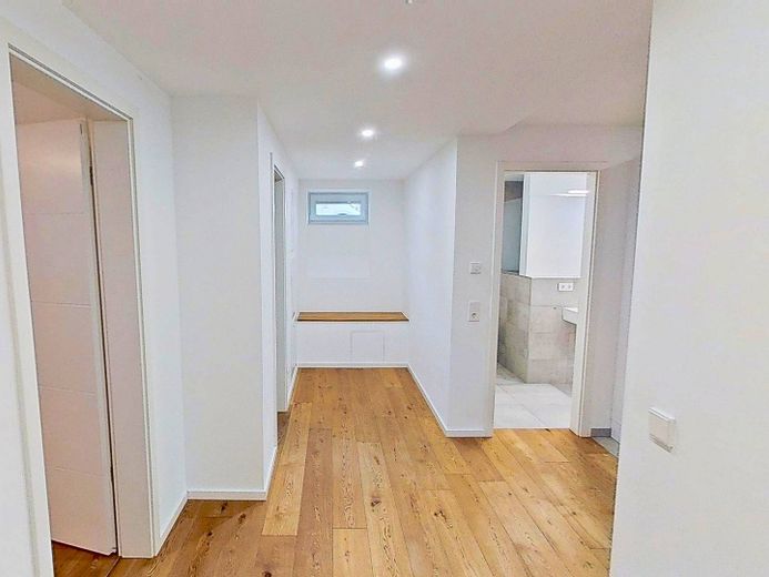 Moderno y espacioso piso de 3,5 habitaciones con TERRAZA y COCINA INTEGRADA en el oeste de Stuttgart – Ansicht I: Eingangsbereich