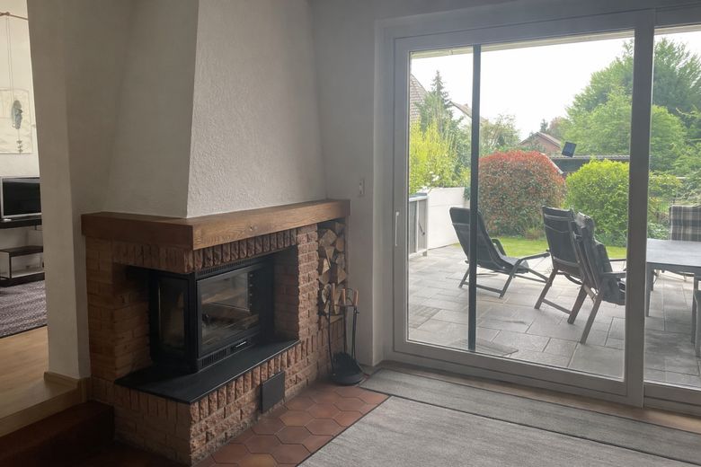 Exclusive House with Garage and Three Parking Spaces – EG Kaminzimmer m. Terrasse